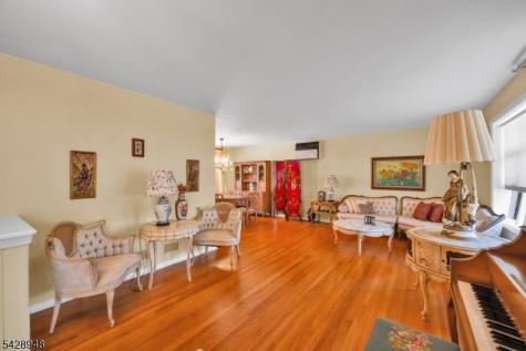 204 Tryon Place Paramus NJ 07652