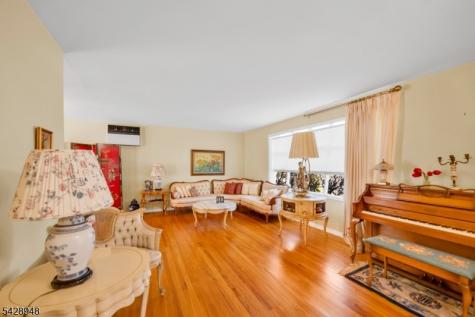 204 Tryon Place Paramus NJ 07652