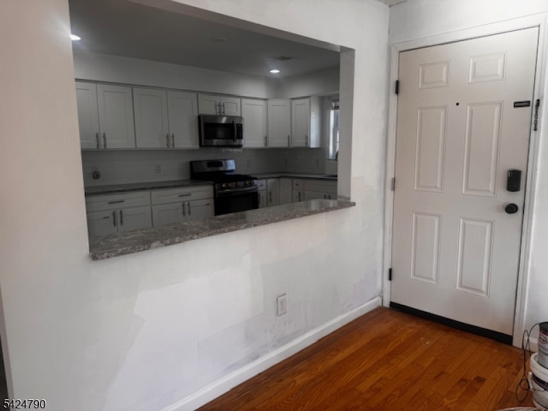 81 Hawthorne Avenue Newark NJ 07112