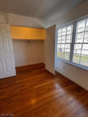 81 Hawthorne Avenue Newark NJ 07112