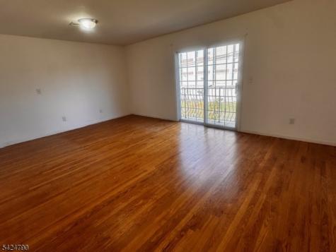 81 Hawthorne Avenue Newark NJ 07112