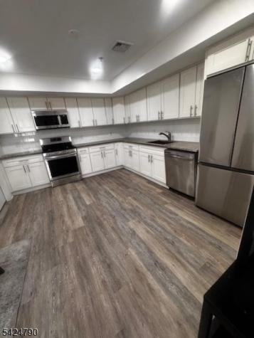 81 Hawthorne Avenue Newark NJ 07112