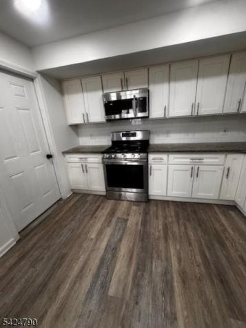 81 Hawthorne Avenue Newark NJ 07112