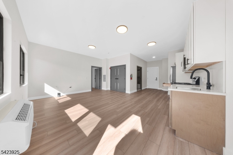 87 Mary Street Paterson NJ 07503