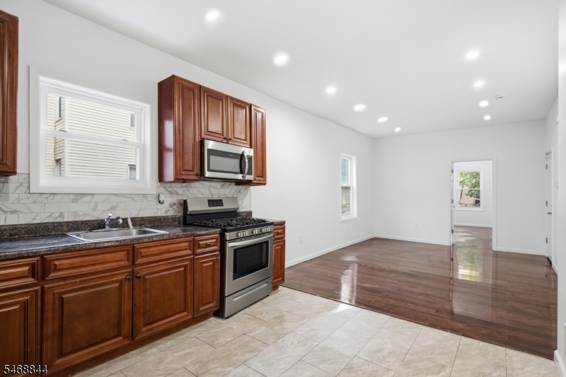 16 Seymour Avenue Newark NJ 07108