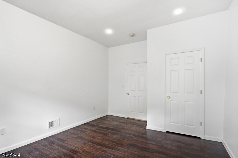 16 Seymour Avenue Newark NJ 07108