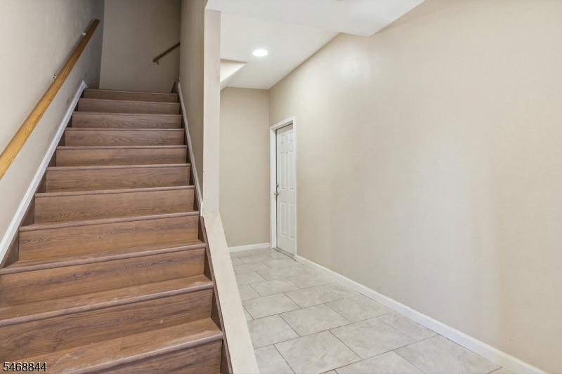 16 Seymour Avenue Newark NJ 07108