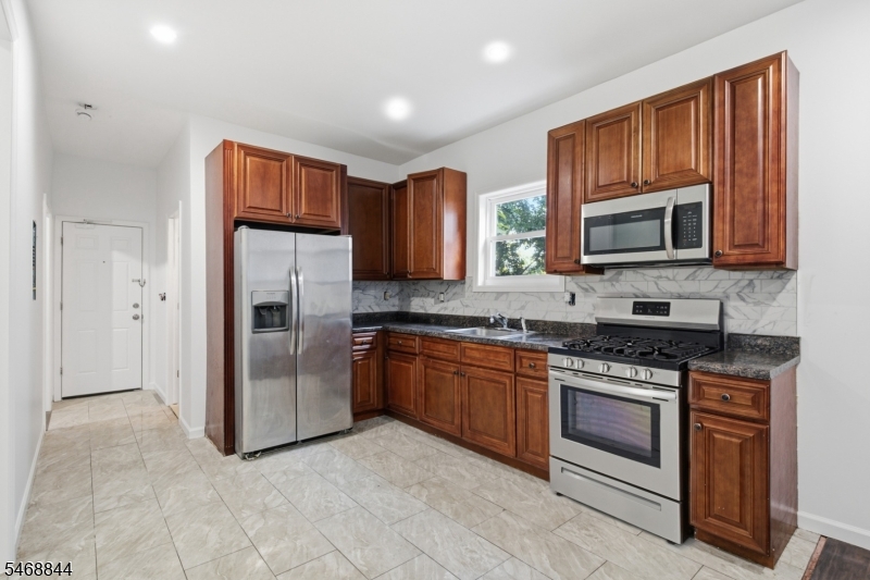 16 Seymour Avenue Newark NJ 07108