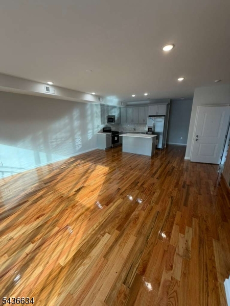 148 Dewey Street Newark NJ 07112