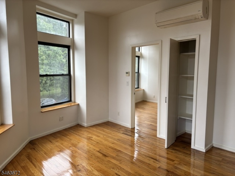 1086 S Orange Avenue Newark NJ 07106