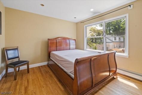 286 Gilbert Avenue Elmwood Park NJ 07407