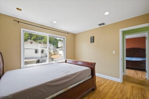 286 Gilbert Avenue Elmwood Park NJ 07407