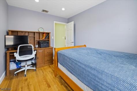 286 Gilbert Avenue Elmwood Park NJ 07407