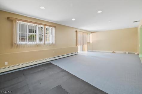 286 Gilbert Avenue Elmwood Park NJ 07407