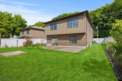 286 Gilbert Avenue Elmwood Park NJ 07407
