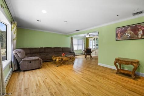 286 Gilbert Avenue Elmwood Park NJ 07407