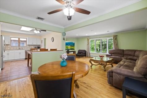 286 Gilbert Avenue Elmwood Park NJ 07407