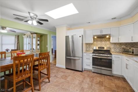 286 Gilbert Avenue Elmwood Park NJ 07407