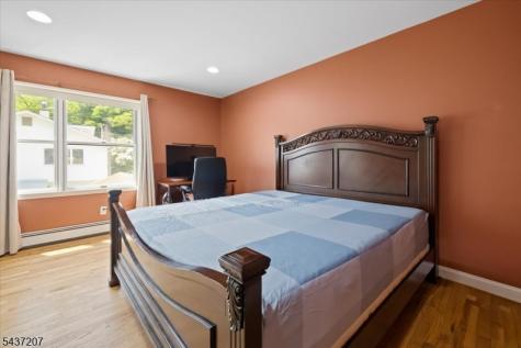 286 Gilbert Avenue Elmwood Park NJ 07407