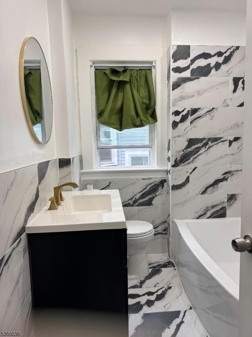 33 Grumman Ave, Apt 2. Newark NJ 07112