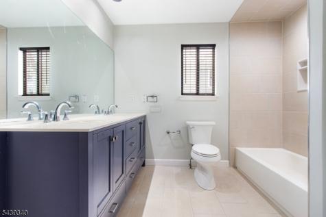 33 Green Valley Court Secaucus NJ 07094