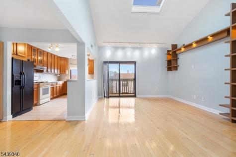 33 Green Valley Court Secaucus NJ 07094