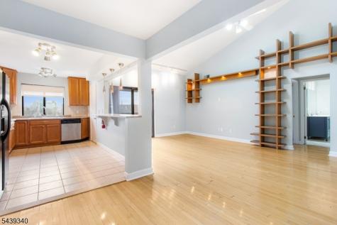 33 Green Valley Court Secaucus NJ 07094
