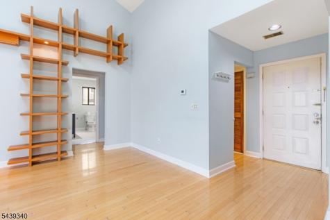 33 Green Valley Court Secaucus NJ 07094