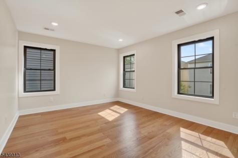 747 S 11th Street Newark NJ 07103