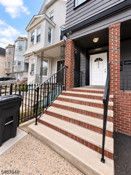 252 4TH Street Newark NJ 07107