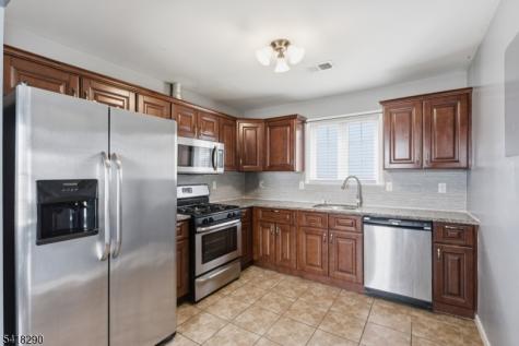 105 Peabody Place Newark NJ 07104