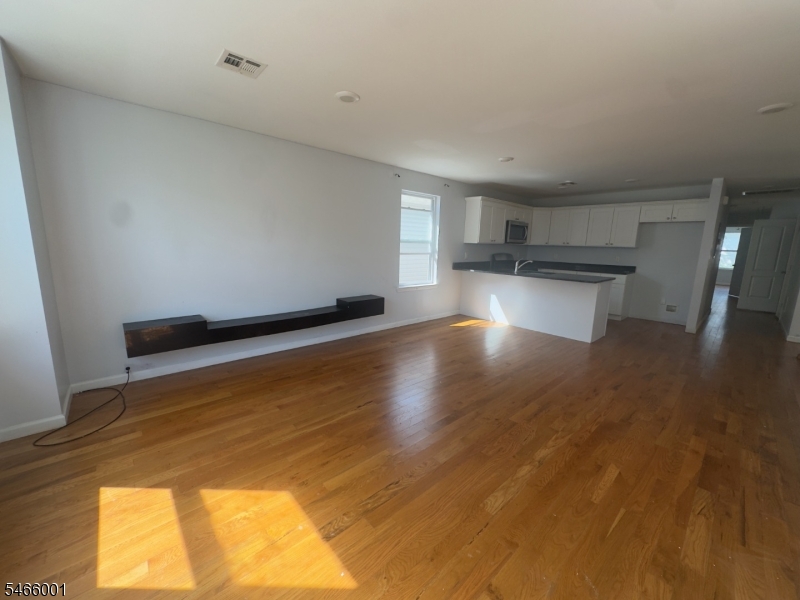 201 Schuyler Ave 2nd Fl Newark NJ 07112