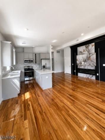 627 Thomas Blvd, Apt 2 East Orange NJ 07017