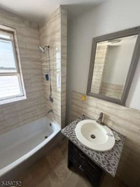 192 Avenue B Bayonne NJ 07002