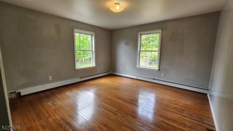 306 Nariticong Avenue Hopatcong NJ 07843