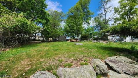 306 Nariticong Avenue Hopatcong NJ 07843