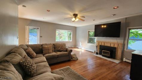 306 Nariticong Avenue Hopatcong NJ 07843