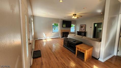 306 Nariticong Avenue Hopatcong NJ 07843