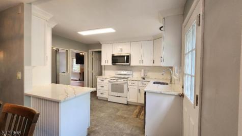 306 Nariticong Avenue Hopatcong NJ 07843