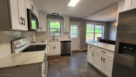 306 Nariticong Avenue Hopatcong NJ 07843