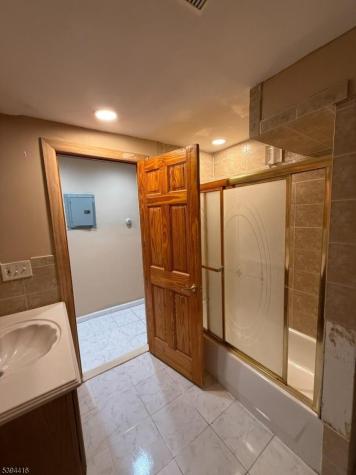 389 Amherst Street East Orange NJ 07018