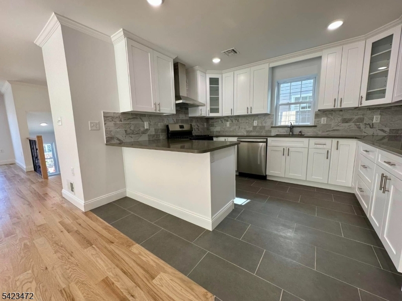 135 Court Street Elizabeth NJ 07206