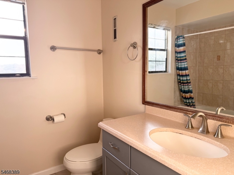 18 Dogwood Drive Edison NJ 08820
