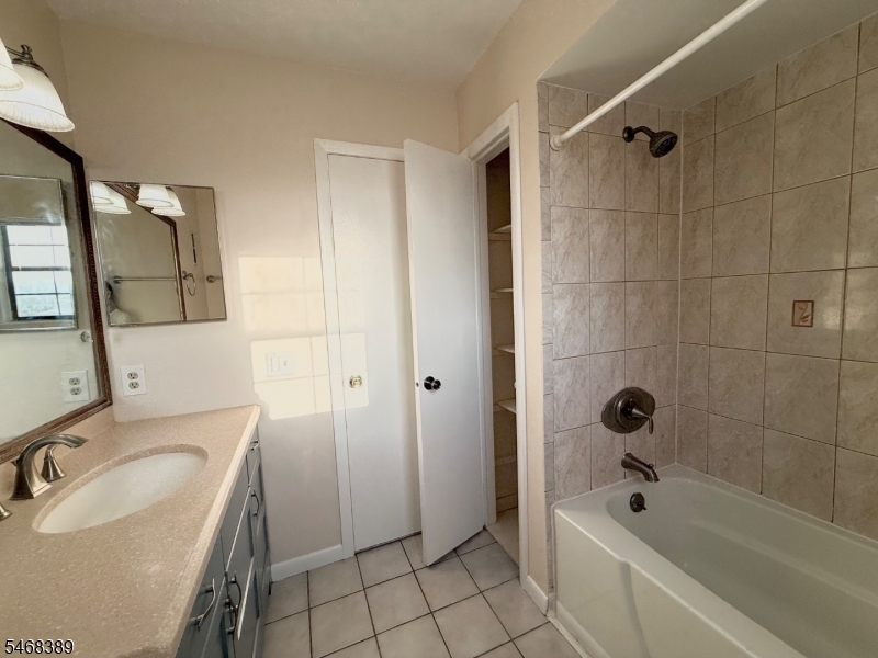 18 Dogwood Drive Edison NJ 08820