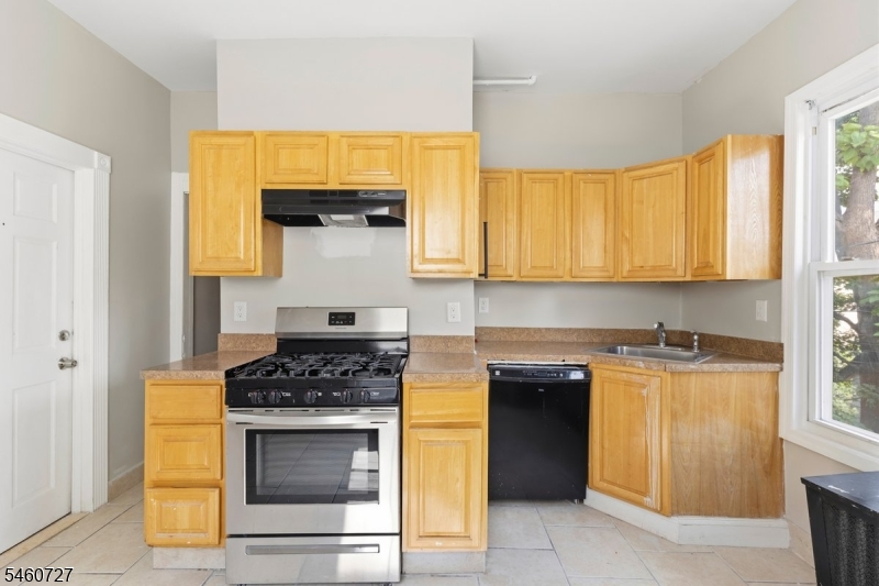 37 Mapes Avenue Newark NJ 07112