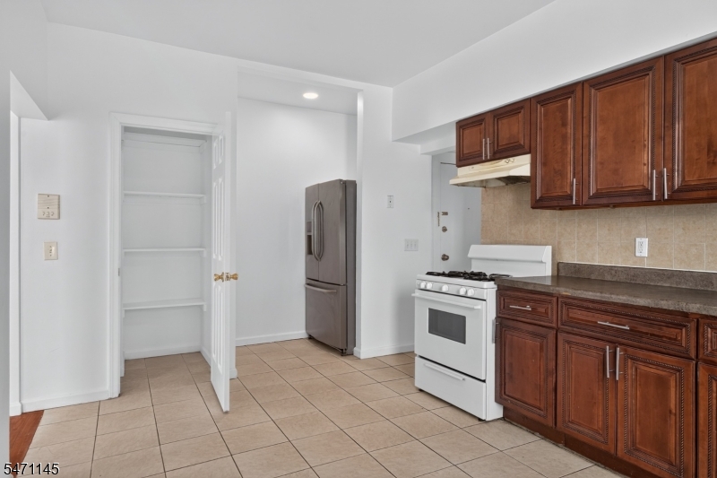 21 Robert Place Irvington NJ 07111