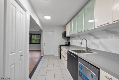 82 Garfield Avenue Jersey City NJ 07305