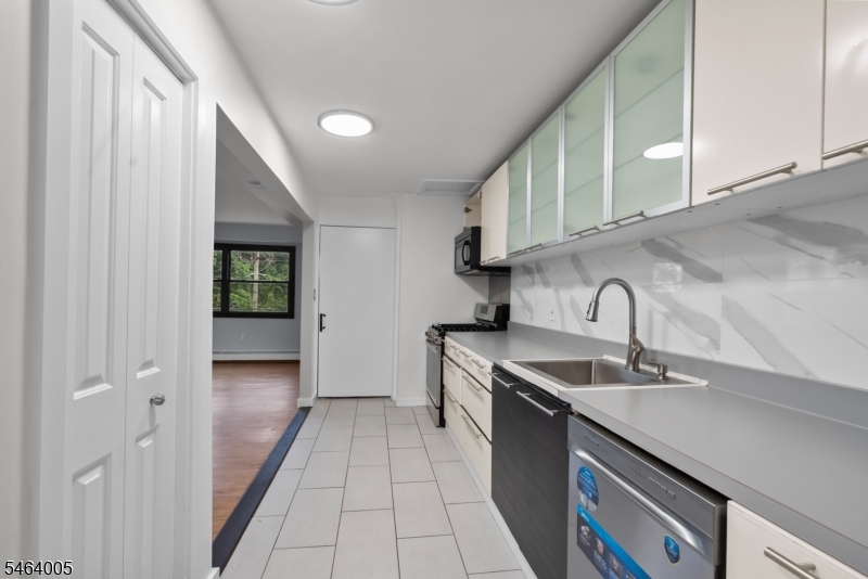 82 Garfield Avenue Jersey City NJ 07305