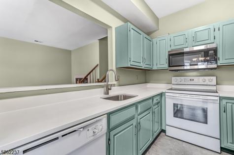 78 Academy Court Bedminster NJ 07921