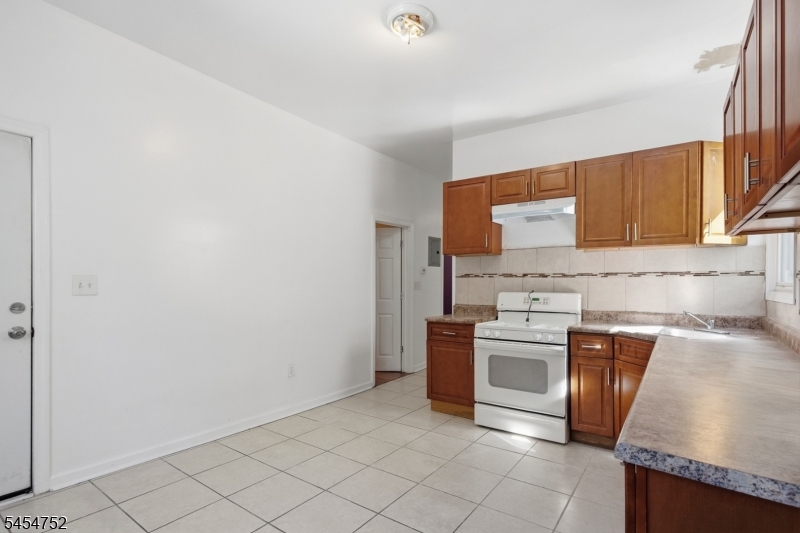 693 South 20th Street Newark NJ 07103